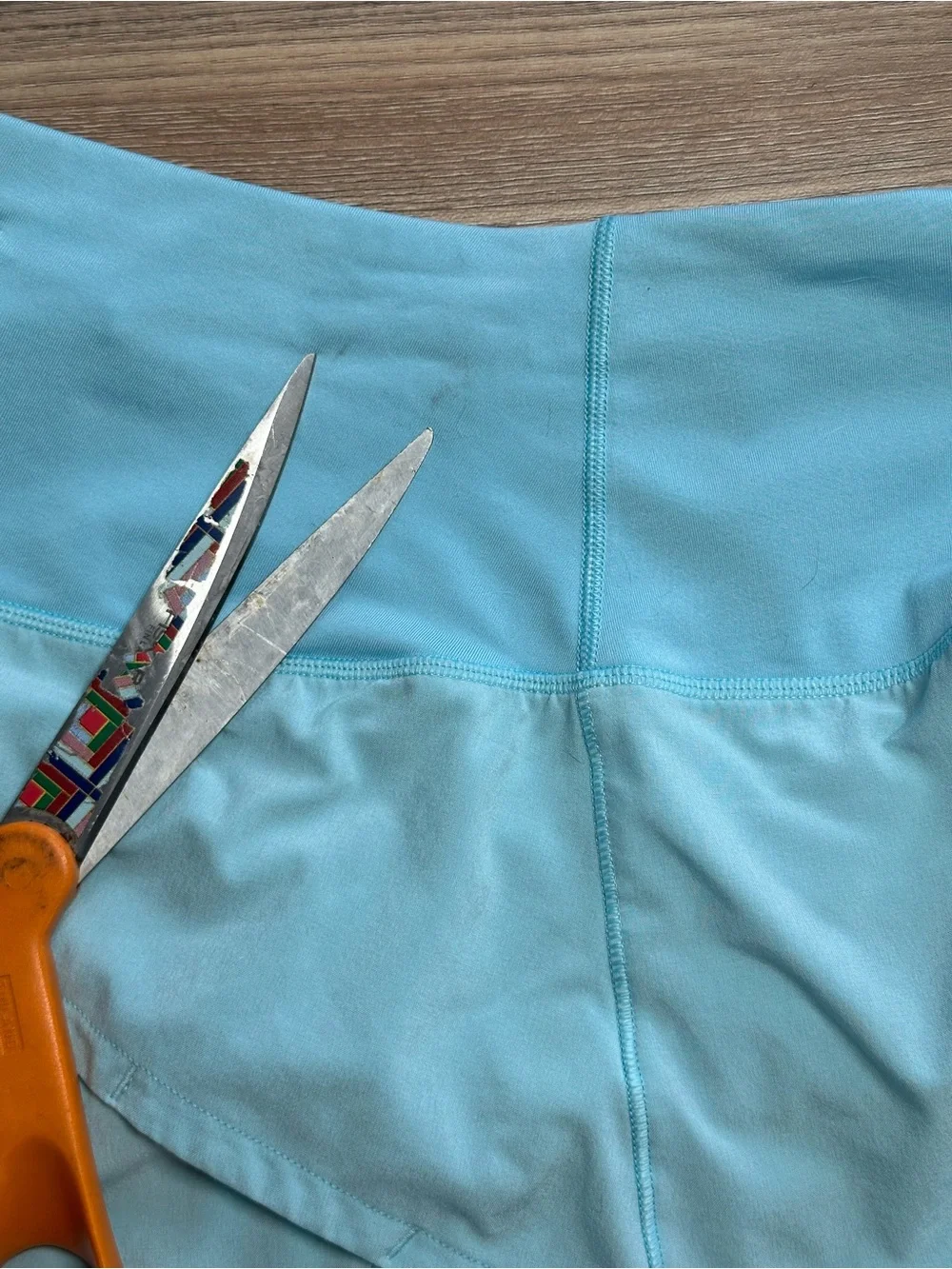 Lululemon Speed Up Shorts 2.5 ** - Picture 12 of 13